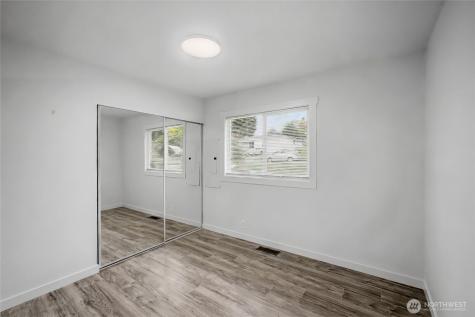 24717 S 35th Avenue Kent WA 98032