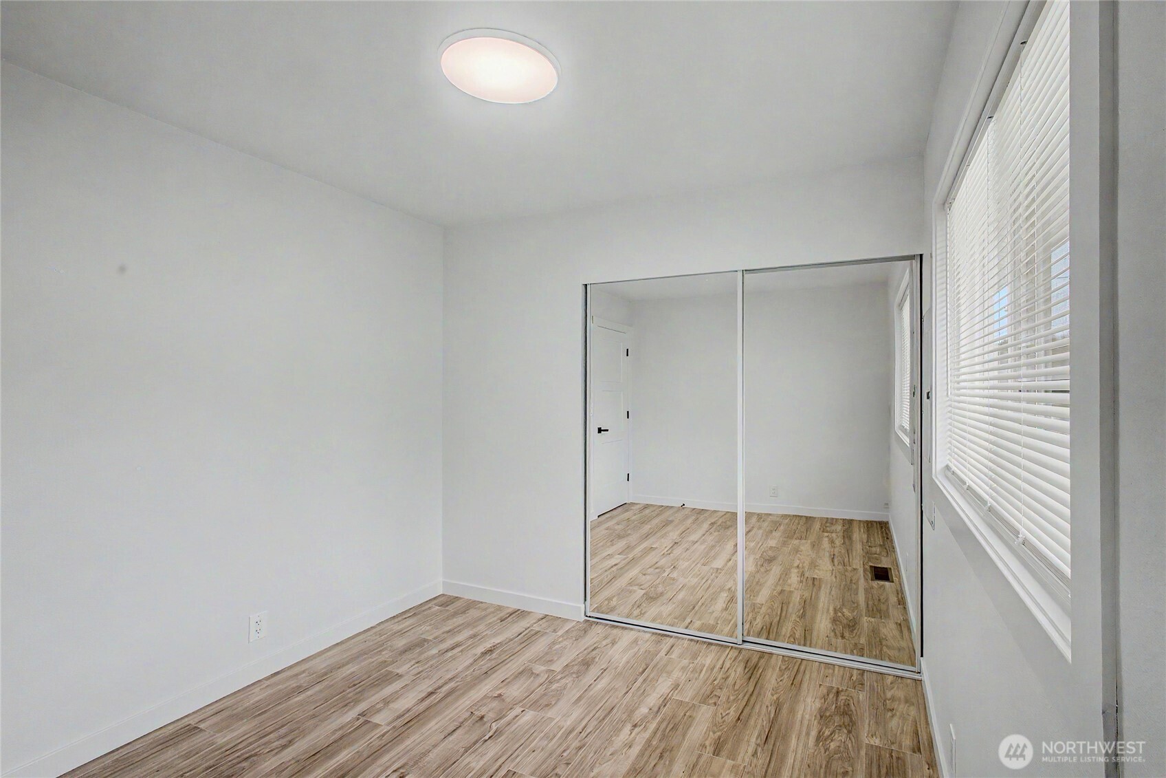 24717 S 35th Avenue Kent WA 98032
