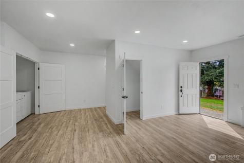 24717 S 35th Avenue Kent WA 98032
