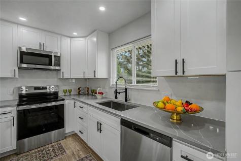 24717 S 35th Avenue Kent WA 98032