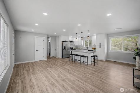 24717 S 35th Avenue Kent WA 98032
