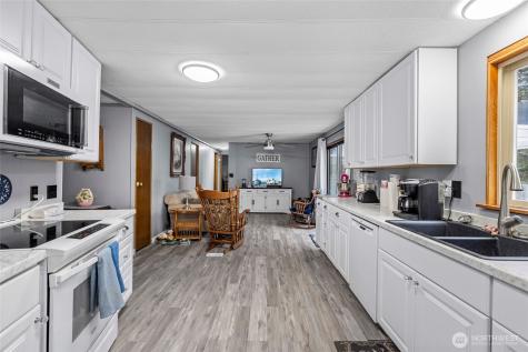 4565 Woodland Circle Oak Harbor WA 98277