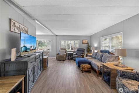 4565 Woodland Circle Oak Harbor WA 98277