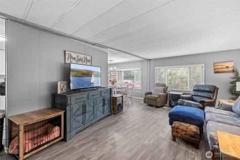 4565 Woodland Circle Oak Harbor WA 98277