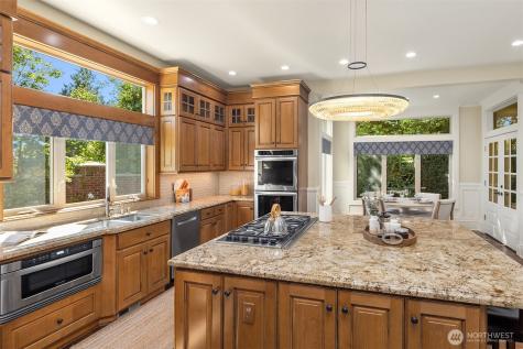 805 92nd Avenue NE Bellevue WA 98004