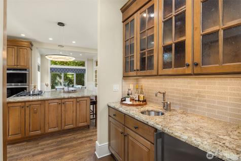 805 92nd Avenue NE Bellevue WA 98004