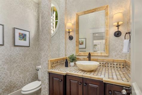 805 92nd Avenue NE Bellevue WA 98004