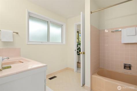 6555 NE Windermere Road Seattle WA 98105