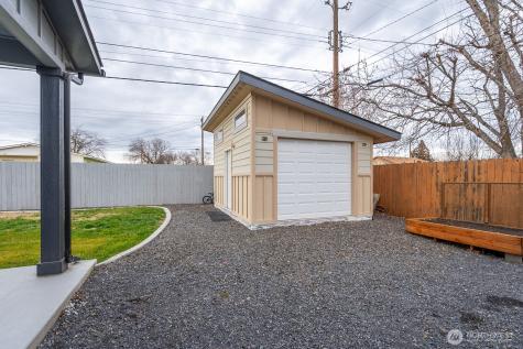 2036 W Lakeside Moses Lake WA 98337