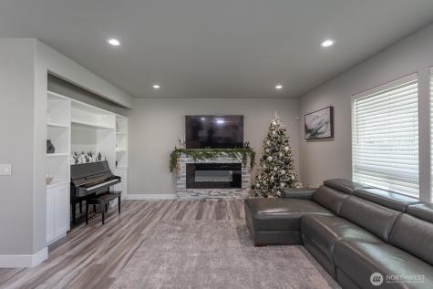 2036 W Lakeside Moses Lake WA 98337