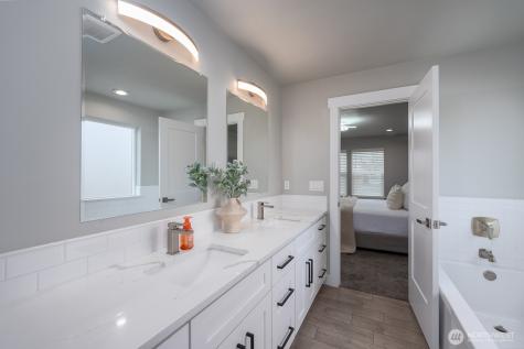 2036 W Lakeside Moses Lake WA 98337