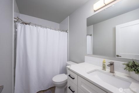 2036 W Lakeside Moses Lake WA 98337