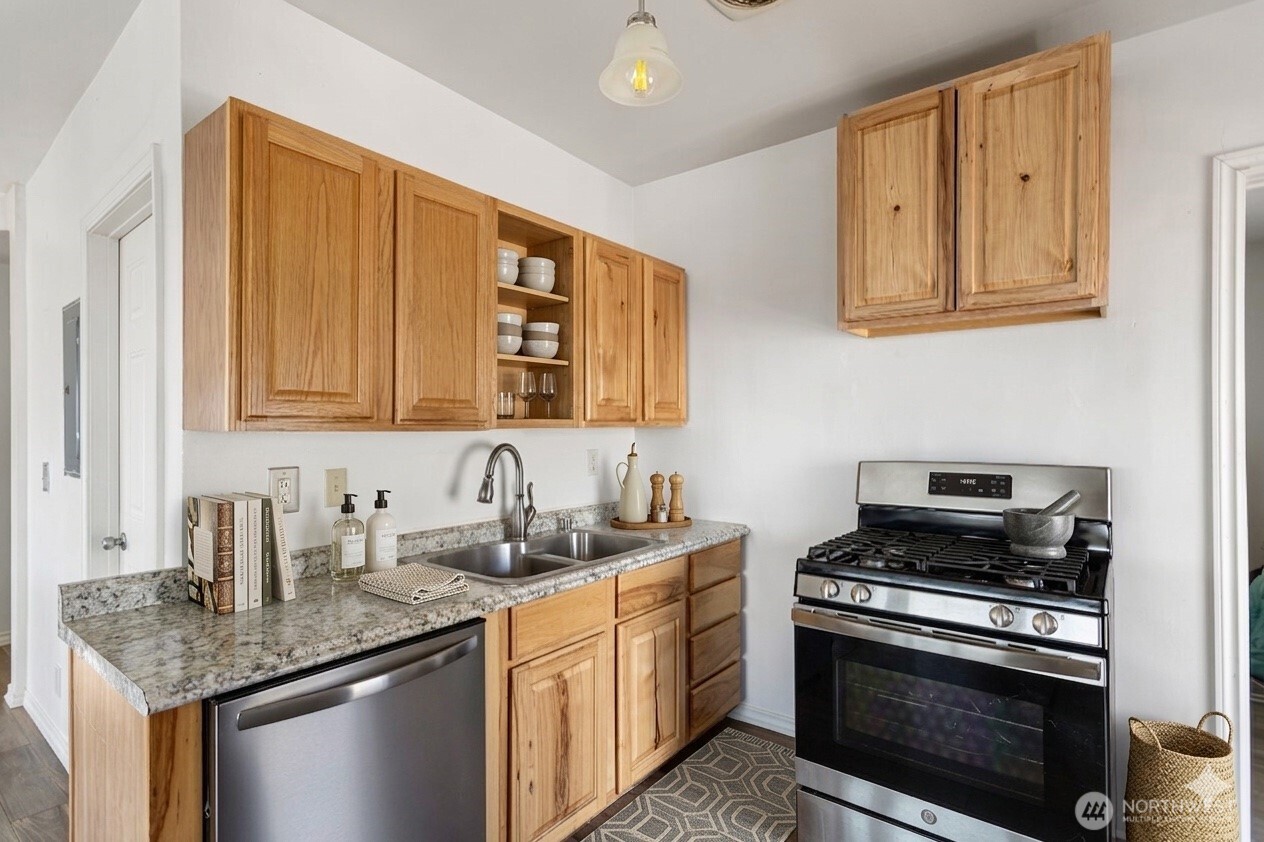 913 24th Avenue E Seattle WA 98112