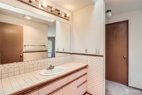 8020 Meridian Avenue N Seattle WA 98103