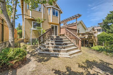 8020 Meridian Avenue N Seattle WA 98103