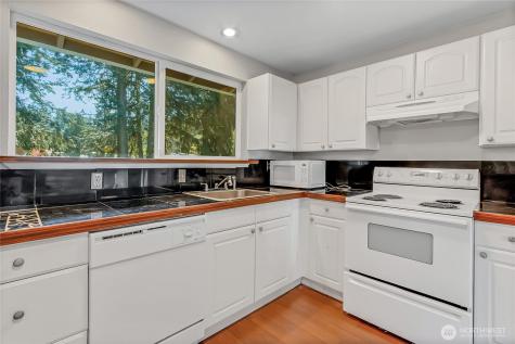 2116 E 150th Street E Tacoma WA 98445