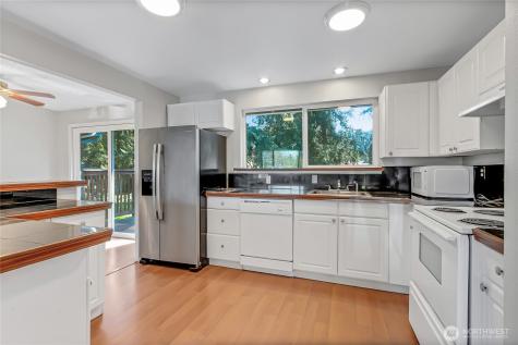 2116 E 150th Street E Tacoma WA 98445