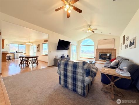 82 Epley Road Omak WA 98841