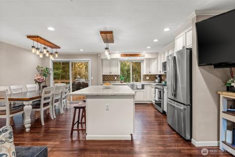 1030 Hillandale Drive E Port Orchard WA 98366