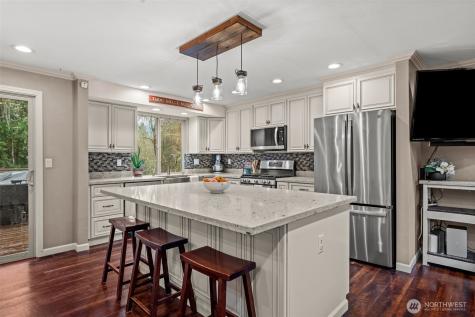 1030 Hillandale Drive E Port Orchard WA 98366