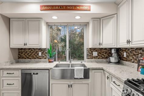 1030 Hillandale Drive E Port Orchard WA 98366