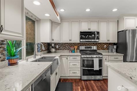 1030 Hillandale Drive E Port Orchard WA 98366