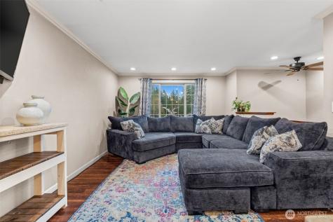 1030 Hillandale Drive E Port Orchard WA 98366