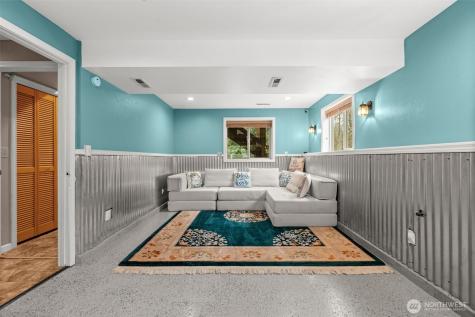 1030 Hillandale Drive E Port Orchard WA 98366