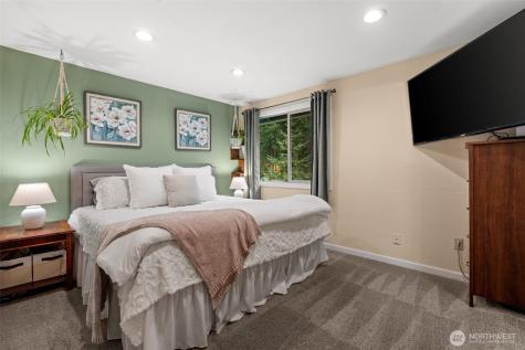 1030 Hillandale Drive E Port Orchard WA 98366