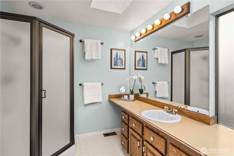 3811 S 255th Place Kent WA 98032