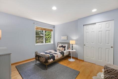 9925 SE 5th Street Bellevue WA 98004