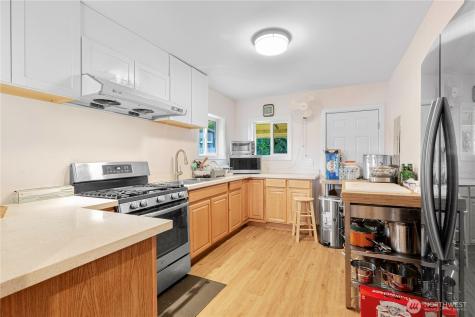 5104 NW Sammamish Road Issaquah WA 98027