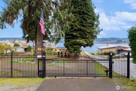 5104 NW Sammamish Road Issaquah WA 98027