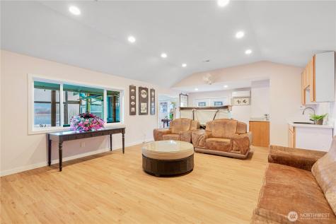 5104 NW Sammamish Road Issaquah WA 98027