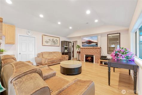 5104 NW Sammamish Road Issaquah WA 98027