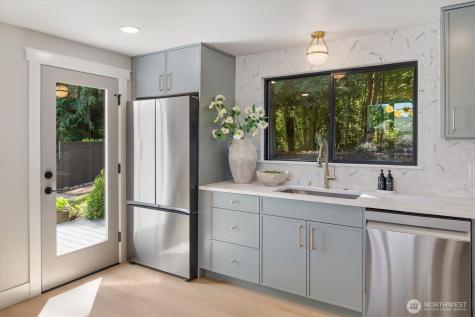 2425 NW Oakcrest Drive Issaquah WA 98027
