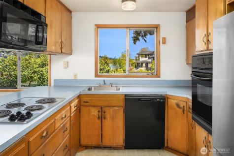 1811 10th Street W Kirkland WA 98033