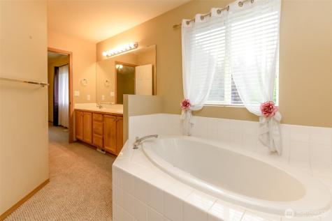 9621 148th Street Ct E Puyallup WA 98375