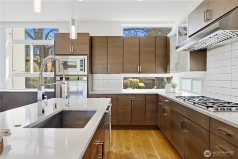 7729 16th Avenue NW Seattle WA 98117