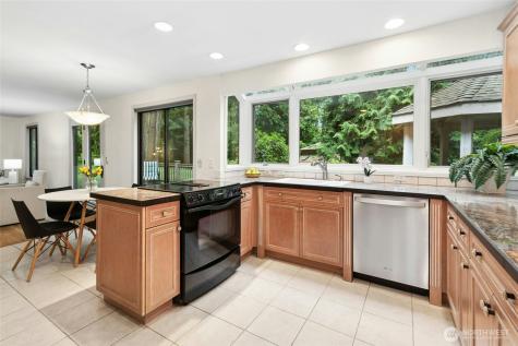 24705 SE Mirrormont Way Issaquah WA 98027