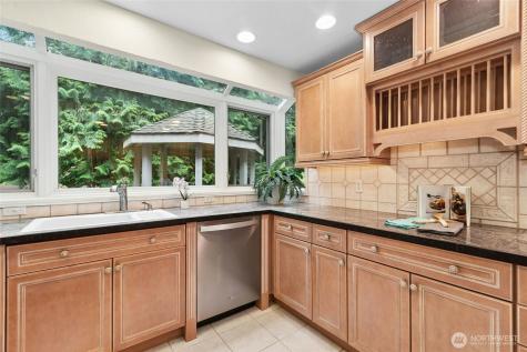 24705 SE Mirrormont Way Issaquah WA 98027