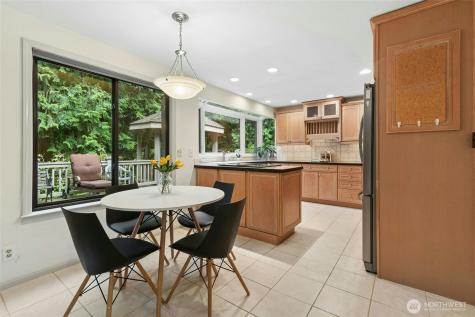 24705 SE Mirrormont Way Issaquah WA 98027