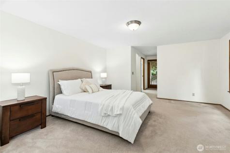 24705 SE Mirrormont Way Issaquah WA 98027