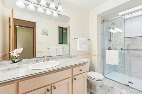 24705 SE Mirrormont Way Issaquah WA 98027