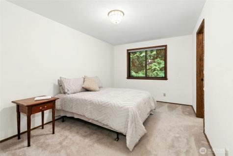 24705 SE Mirrormont Way Issaquah WA 98027