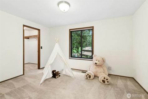 24705 SE Mirrormont Way Issaquah WA 98027