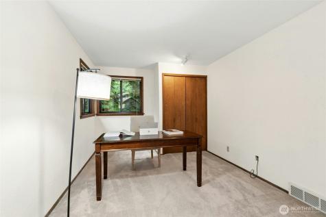 24705 SE Mirrormont Way Issaquah WA 98027