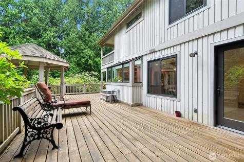 24705 SE Mirrormont Way Issaquah WA 98027
