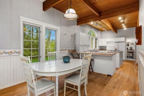 4331 Rhodes End NE Bainbridge Island WA 98110
