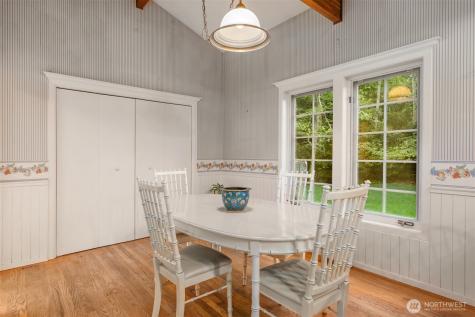 4331 Rhodes End NE Bainbridge Island WA 98110